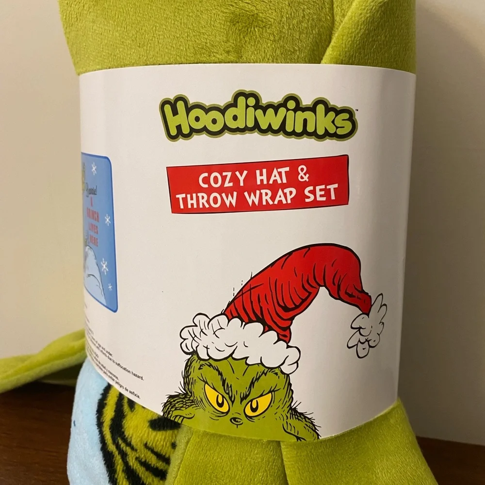 NWT- The Grinch Dr. Seuss Cozy Hat & Throw Wrap Set